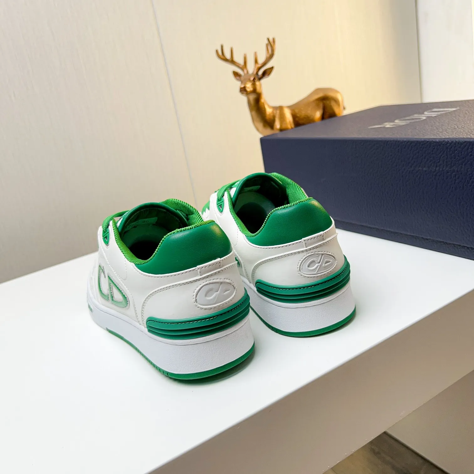 Factory price: 420💰Dior B57 low-top sneakers 2025 spring men's series new product launch [Celebrate][Celebrate][Celebrate], reinterpret basketball shoe design and become Dior's classic single product [strong][strong][strong], carefully crafted in black and cream white smooth cowhide, with beige suede, leather C shown on the side D logo, tongue, sole and back side are decorated with various distinctive details to enhance the style[666][666], while eyelet details, topstitching and rubber panels highlight the dynamic charm of its athletic style[strong][strong][strong]. It has a two-color rubber sole, which can be matched with various clothing to create a refined look. Size: 38 to 44, customized 45
